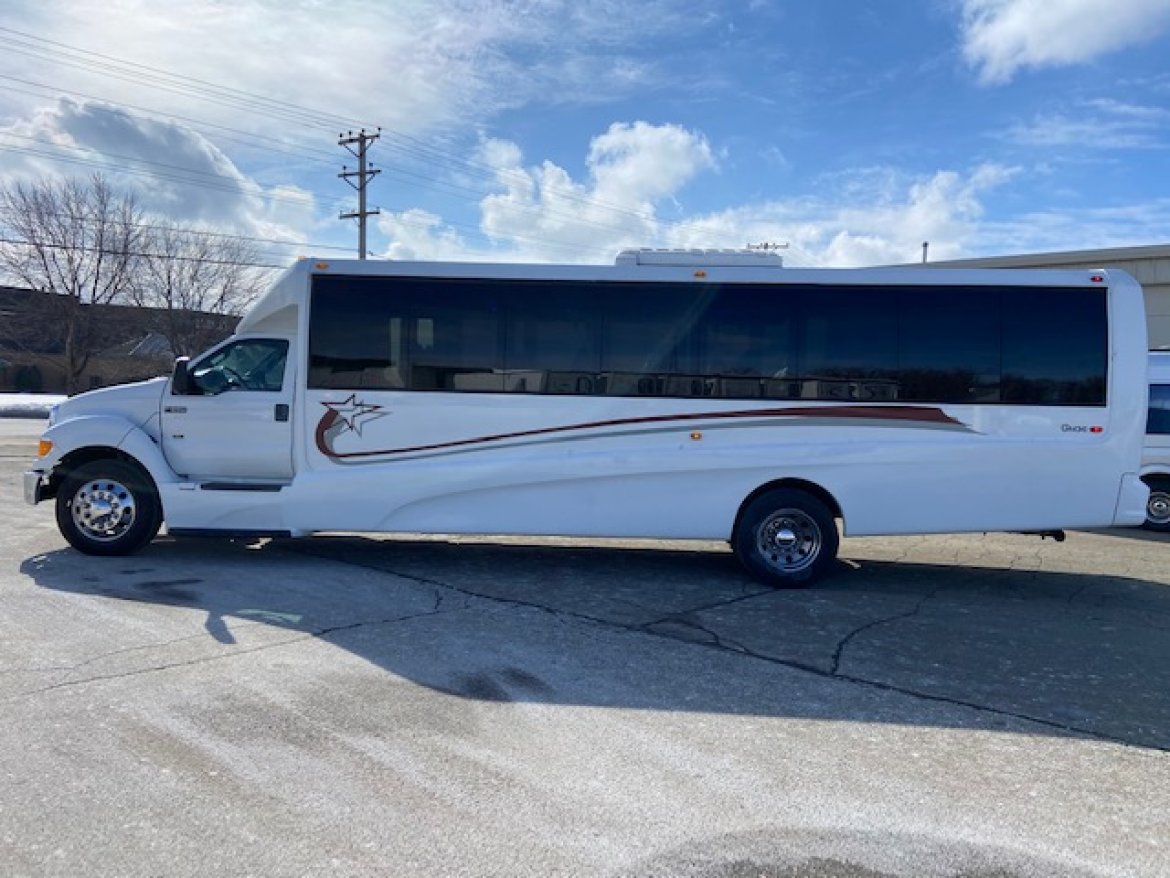 Executive Shuttle for Sale in Erie, PA - Photo 11
