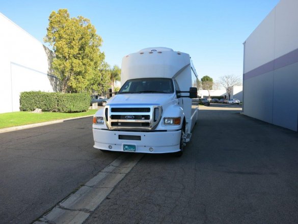 2011 Ford F-650 Executive Shuttle for Sale in Carson, CA - Photo 2