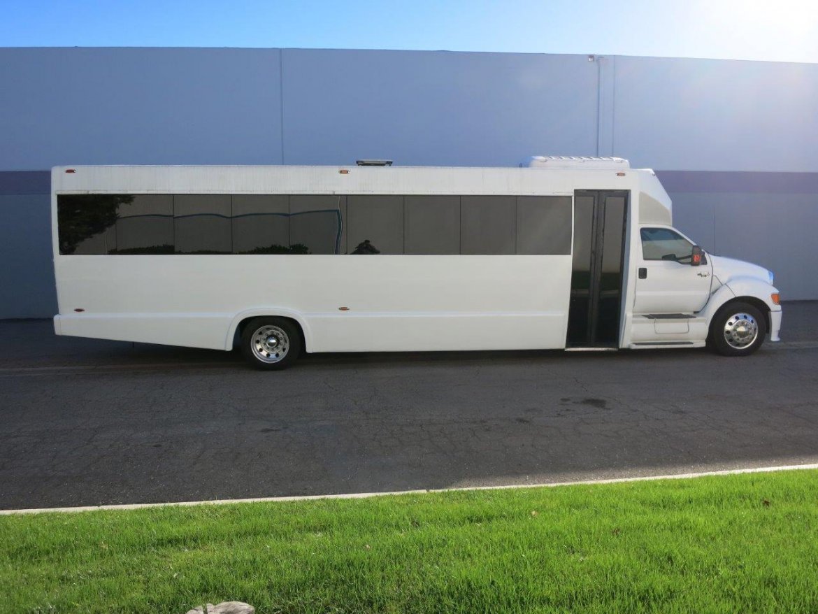 Executive Shuttle for Sale in Carson, CA - Photo 3