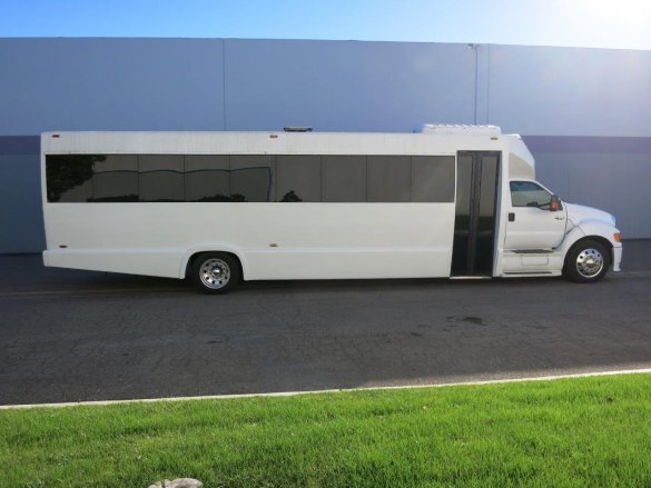 2011 Ford F-650 Executive Shuttle for Sale in Carson, CA - Photo 3
