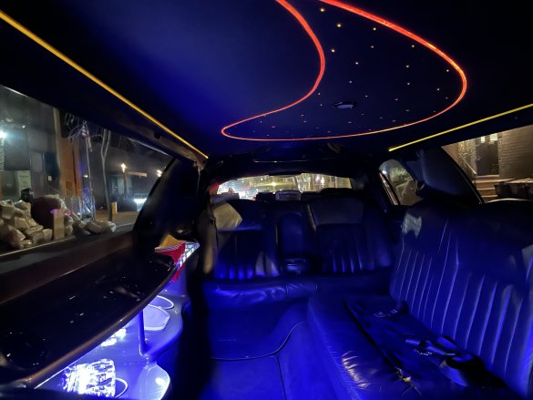 2006 Lincoln Executive Town car stretch limo Limousine for Sale in Yonkers, NY - Photo 2