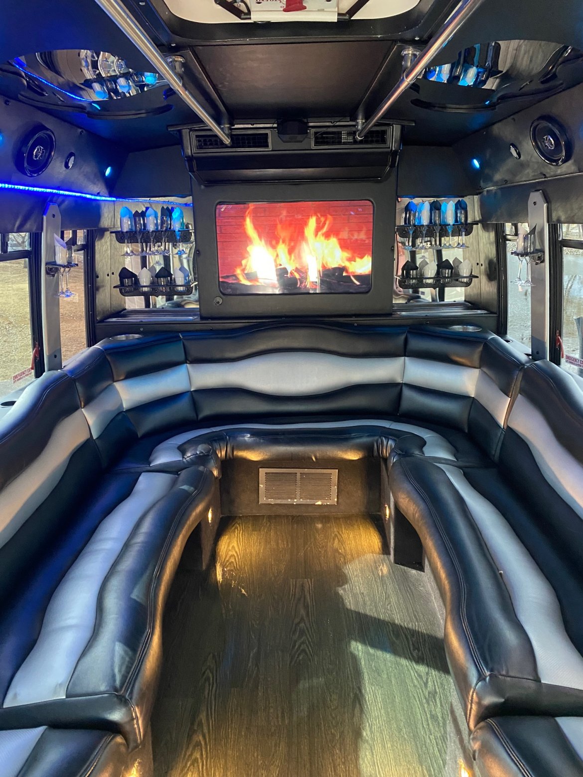 Limo Bus for sale: 2001 Ford 18 Passenger Limo Bus