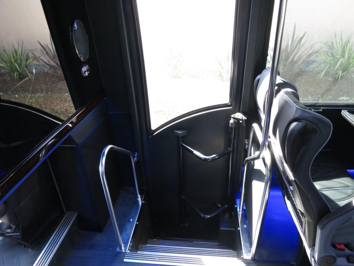 Executive Shuttle for Sale in Carson, CA - Photo 12