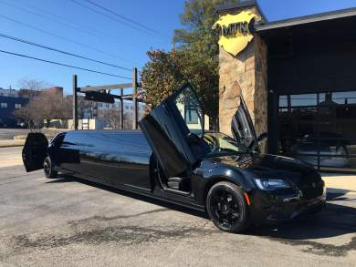 2018 Chrysler 300 Limousine for Sale in Richmond, Virginia, US - Photo 3