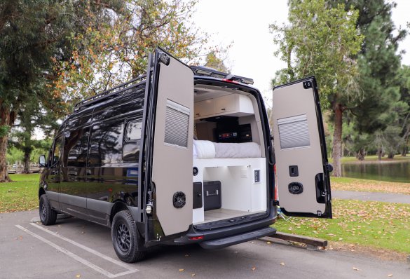 2020 Mercedes-Benz 2500 4x4 Sprinter for Sale in Anaheim, CA - Photo 2