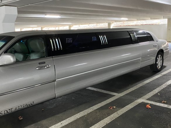 2011 Lincoln Towncar Limousine for Sale in Absecon, NJ - Photo 2