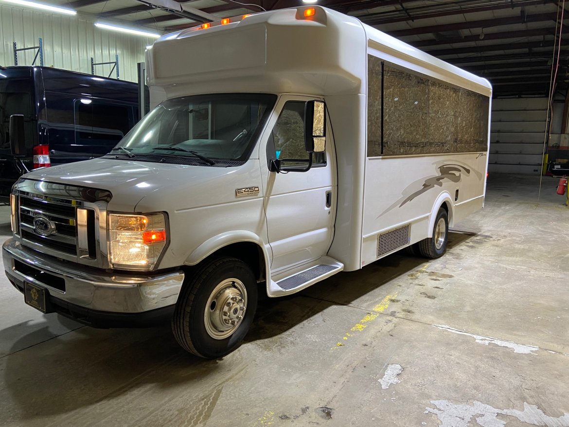 Limo Bus for Sale in Erie, PA - Photo 4