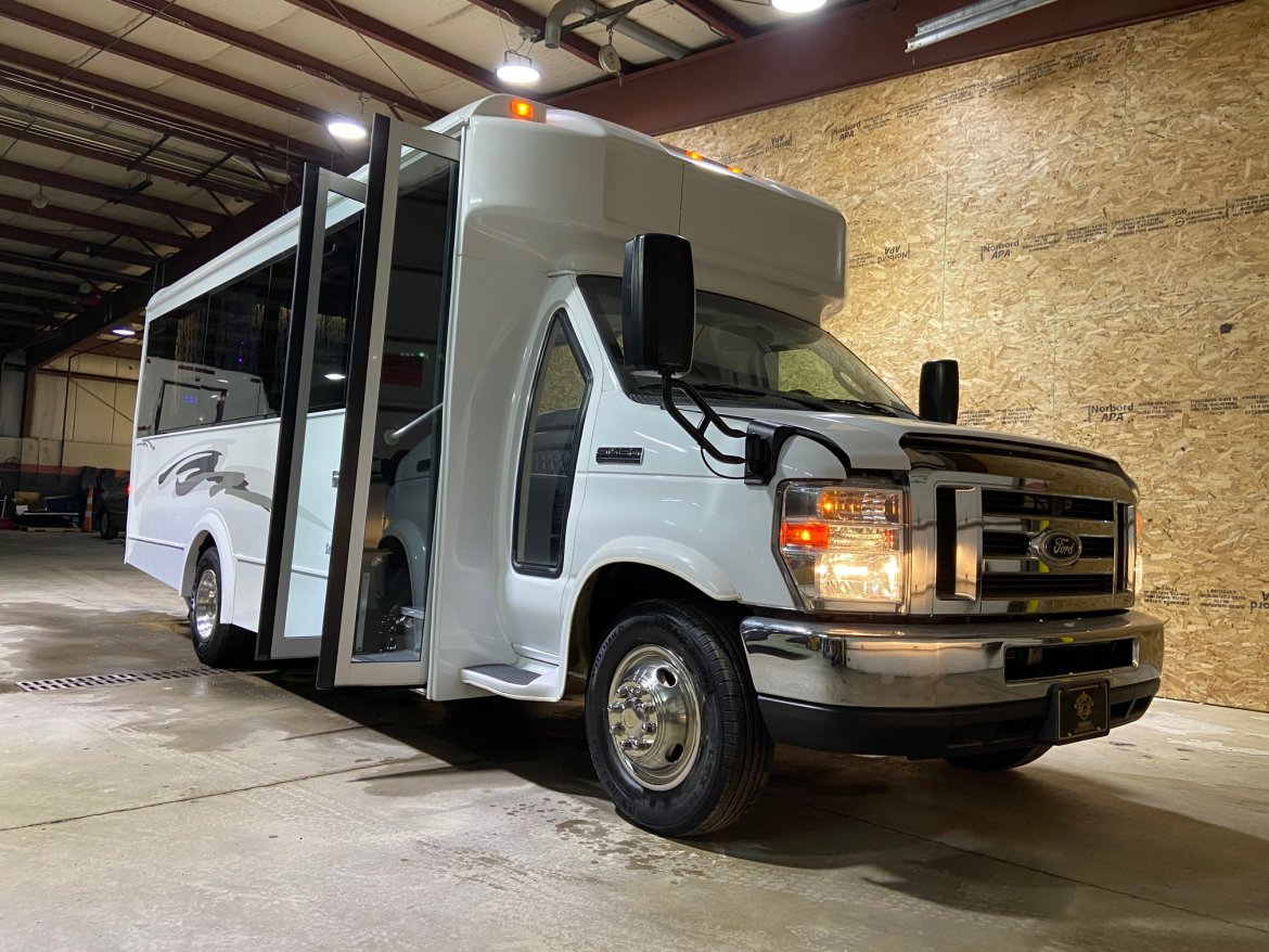 Limo Bus for Sale in Erie, PA - Photo 5
