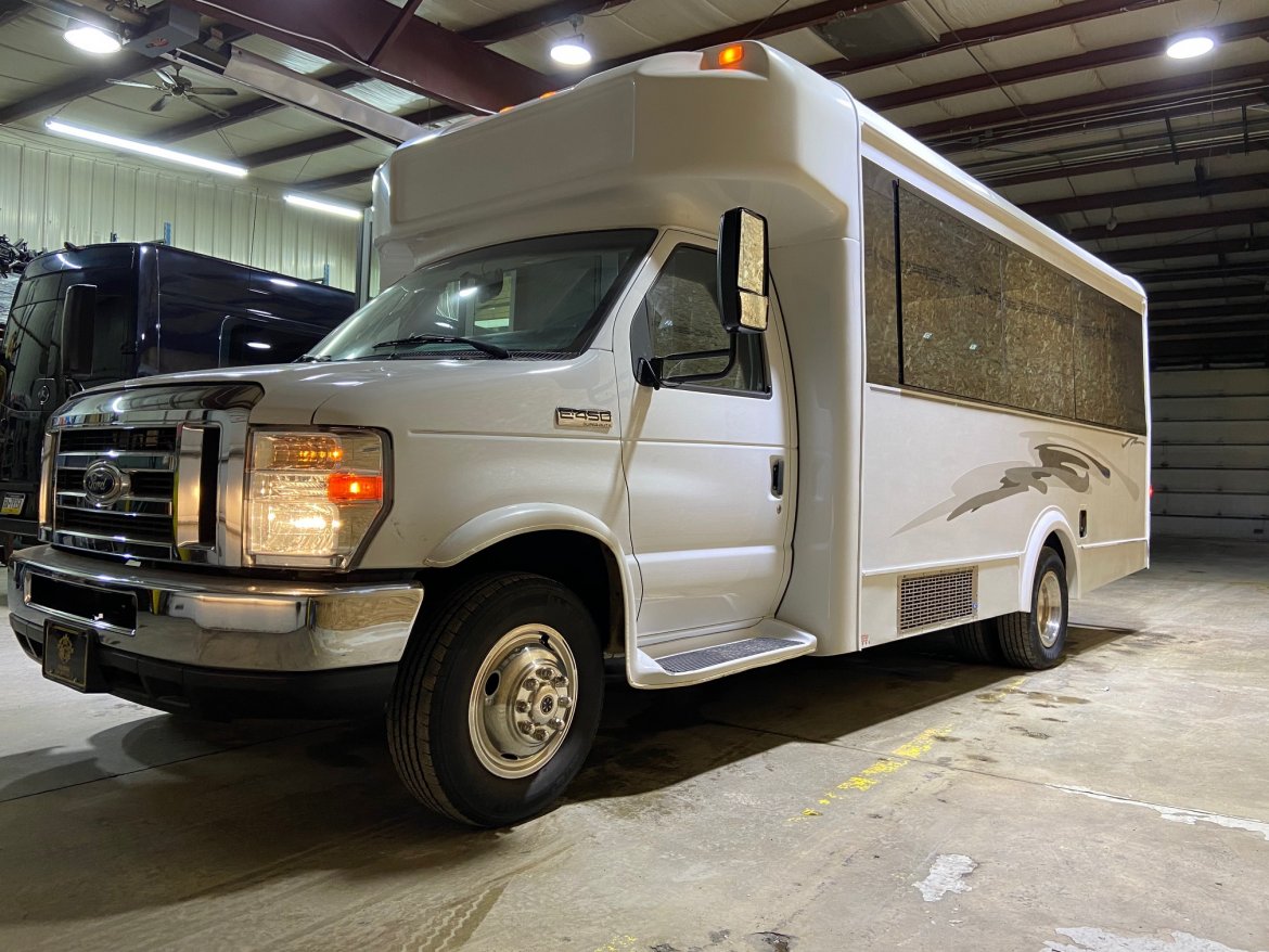 Limo Bus for Sale in Erie, PA - Photo 6