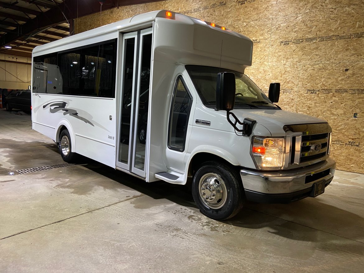 Limo Bus for Sale in Erie, PA - Photo 7