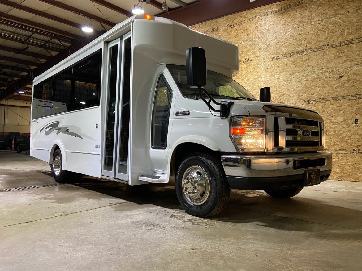 Limo Bus for Sale in Erie, PA - Photo 8
