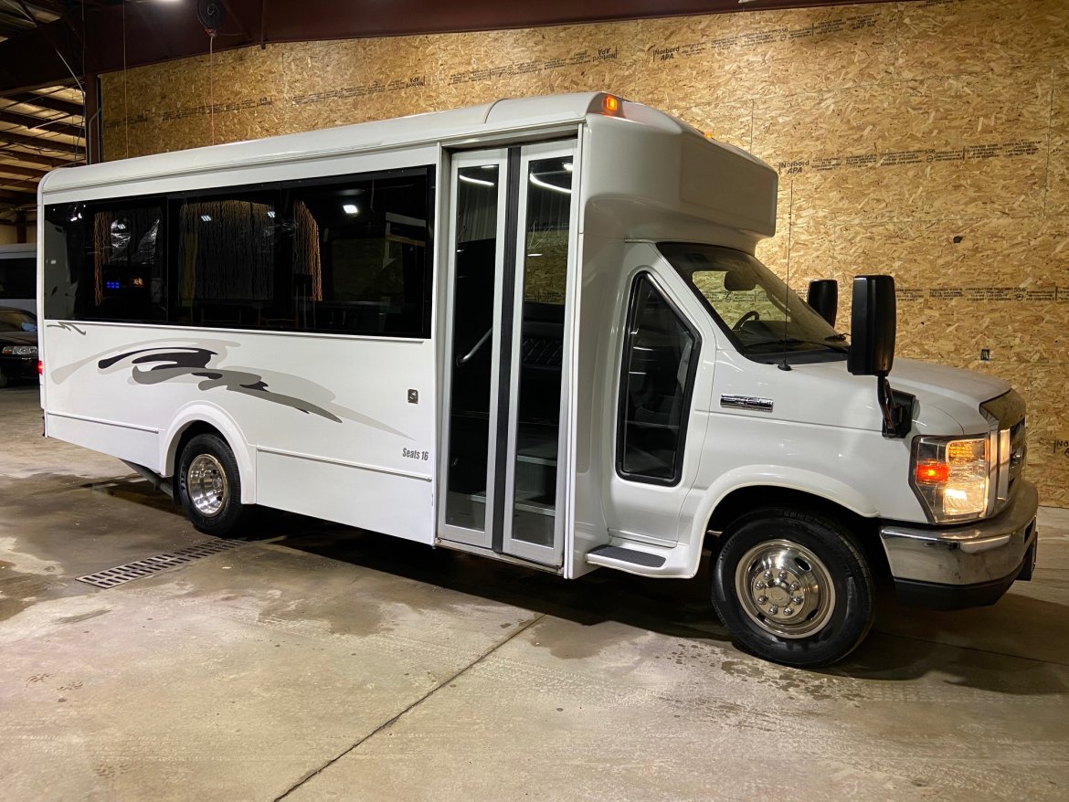 Limo Bus for Sale in Erie, PA - Photo 9