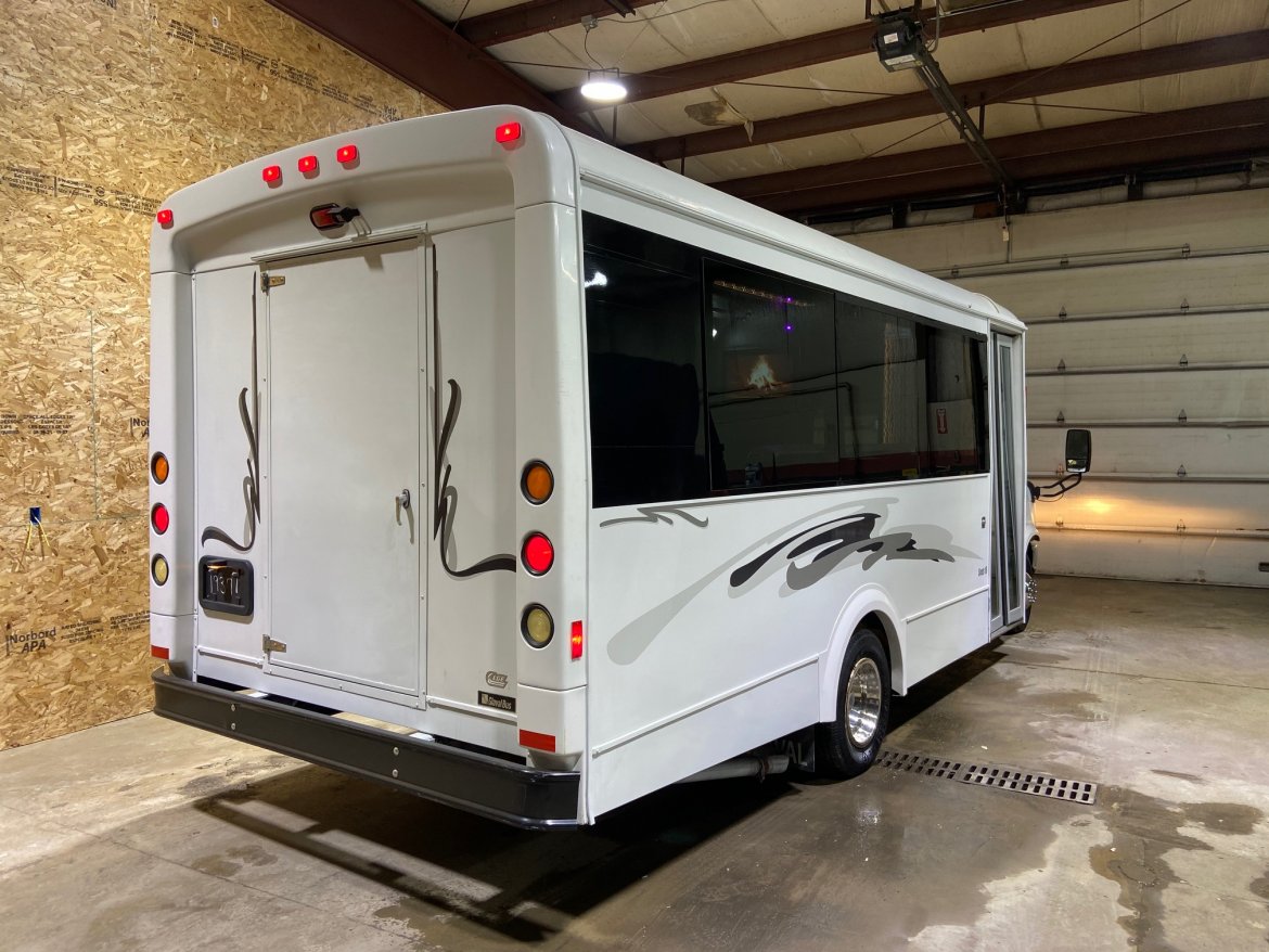 Limo Bus for Sale in Erie, PA - Photo 10