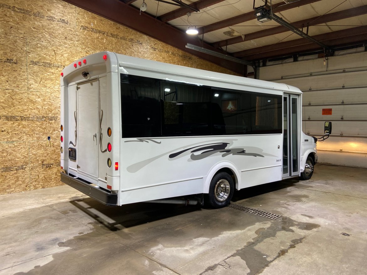Limo Bus for Sale in Erie, PA - Photo 11