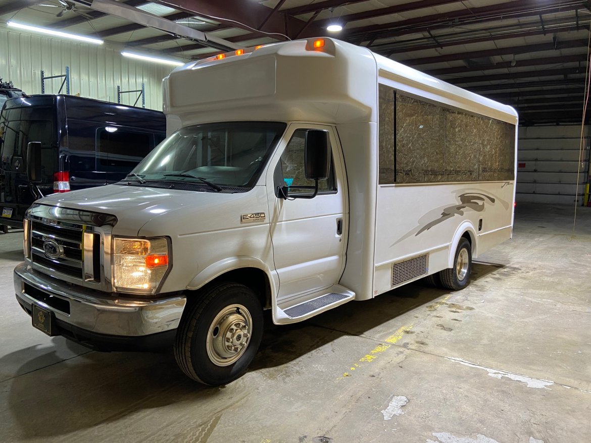 Limo Bus for Sale in Erie, PA - Photo 14