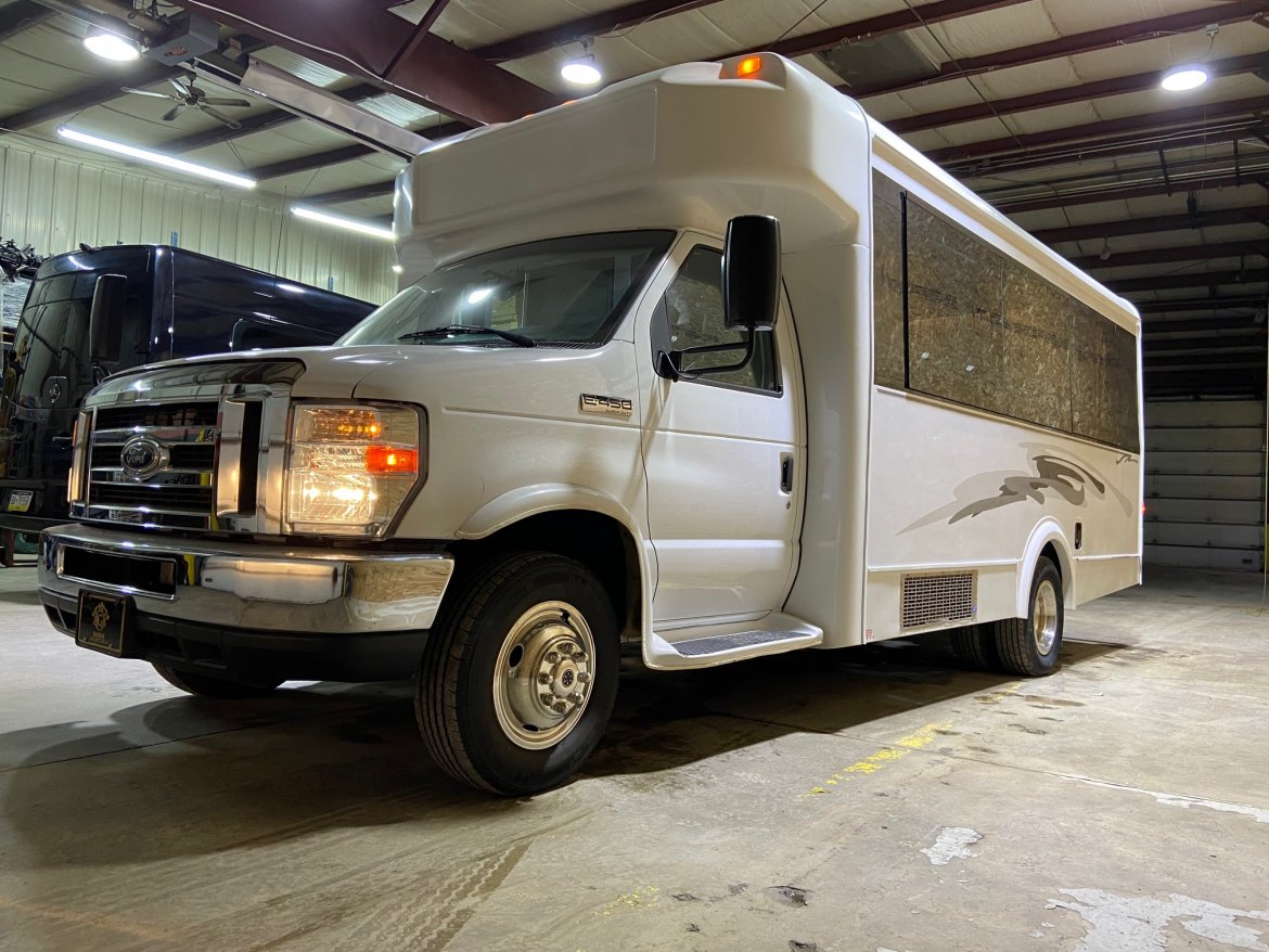Limo Bus for Sale in Erie, PA - Photo 15