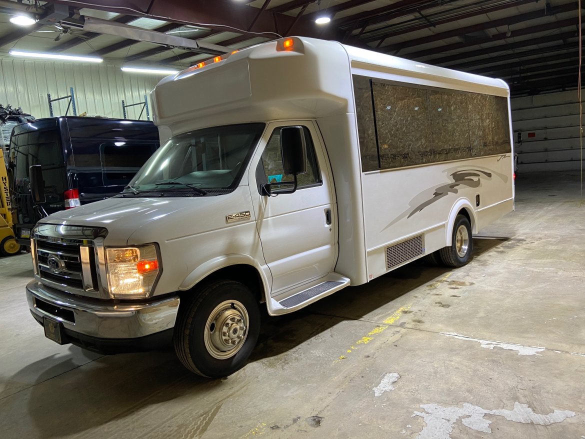 Limo Bus for Sale in Erie, PA - Photo 16