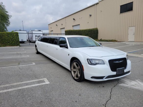 2018 Chrysler 300 Limousine for Sale in fontana, CA - Photo 2