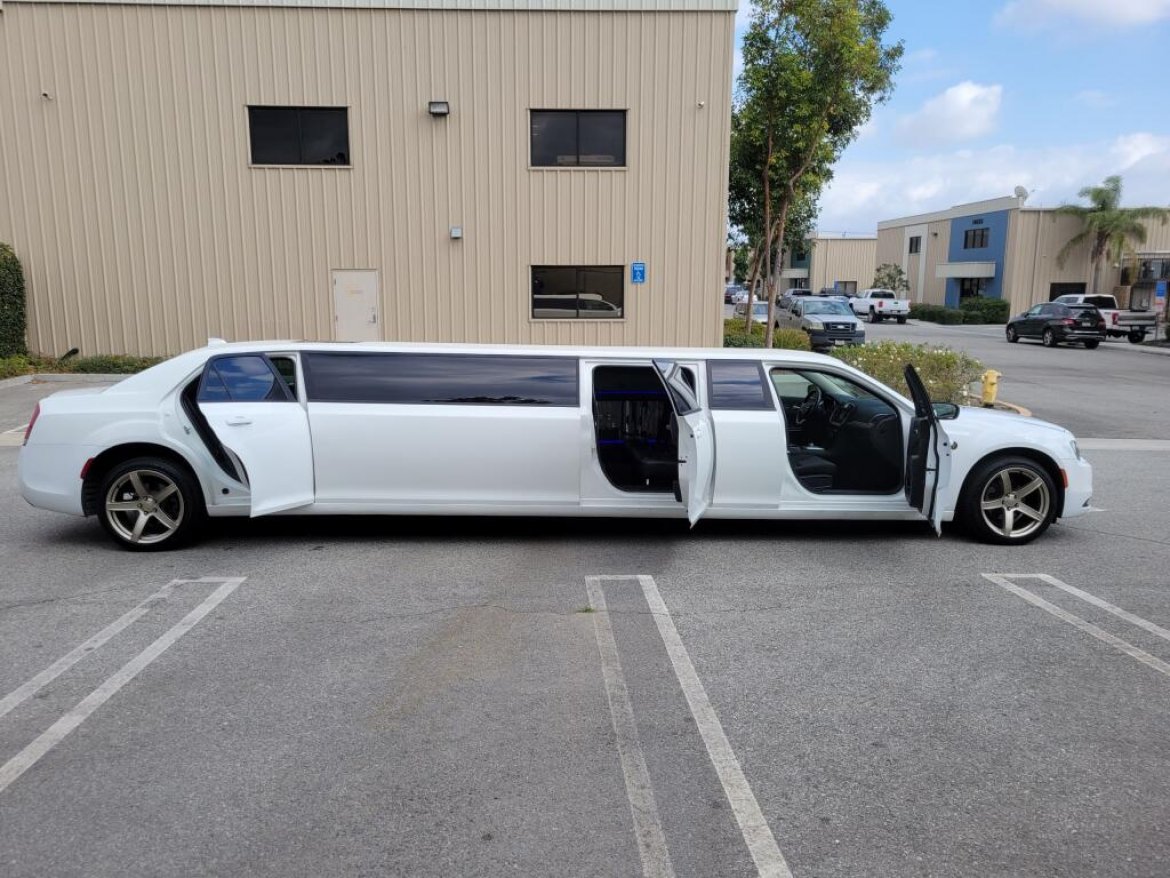 Limousine for sale: 2018 Chrysler 300 140&quot;