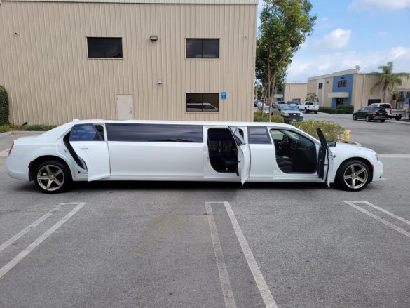 2018 Chrysler 300 Limousine for Sale in fontana, CA - Main Photo