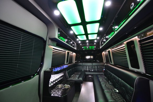 2016 Mercedes-Benz 2500 Sprinter for Sale in Cleveland, OH - Photo 2