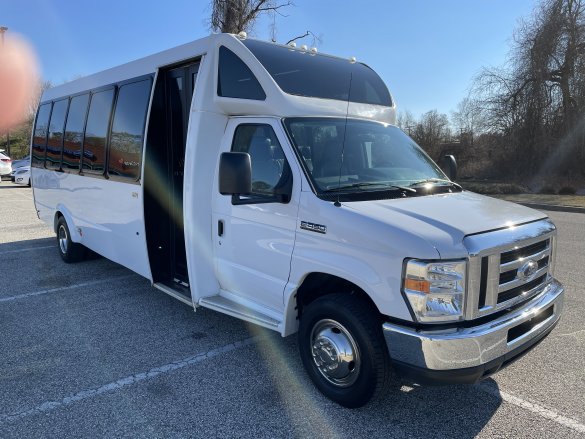 2017 Ford E450 Executive Shuttle for Sale in Pasadena, MD - Photo 2