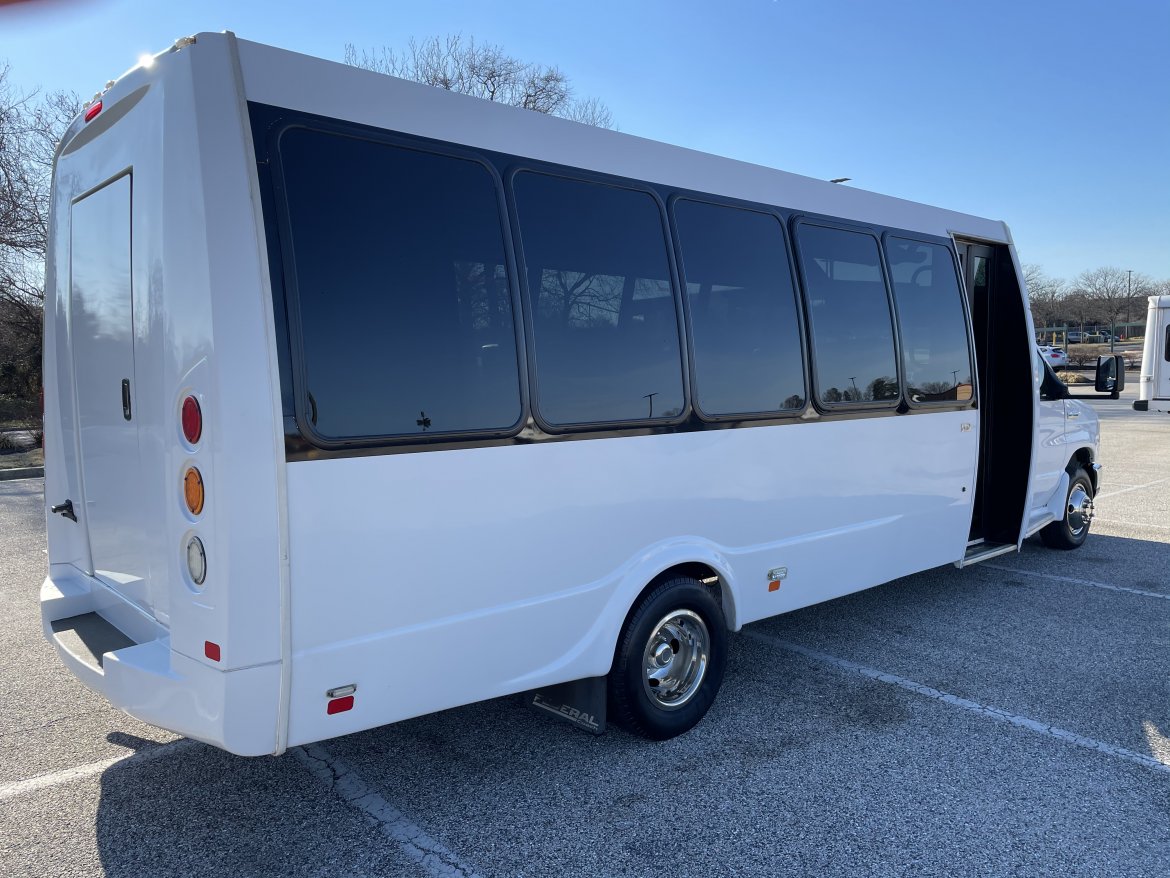 Executive Shuttle for Sale in Pasadena, MD - Photo 3