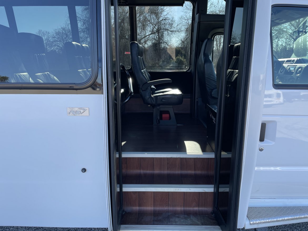 Executive Shuttle for Sale in Pasadena, MD - Photo 7