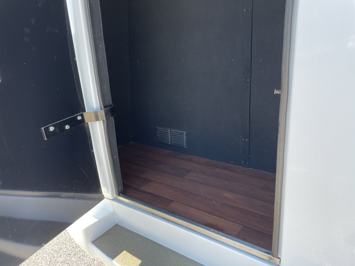 Executive Shuttle for Sale in Pasadena, MD - Photo 8