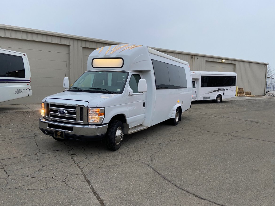 Executive Shuttle for sale: 2018 Ford E450 24&quot; by KSIR
