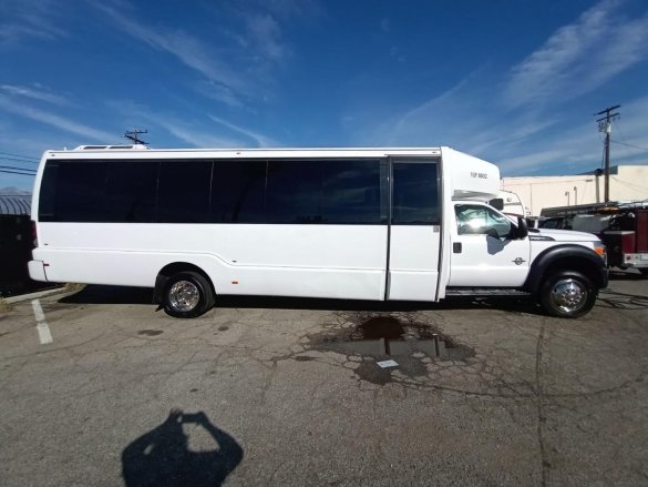 2015 Ford F 550 Executive Shuttle for Sale in Commerce, CA - Main Photo