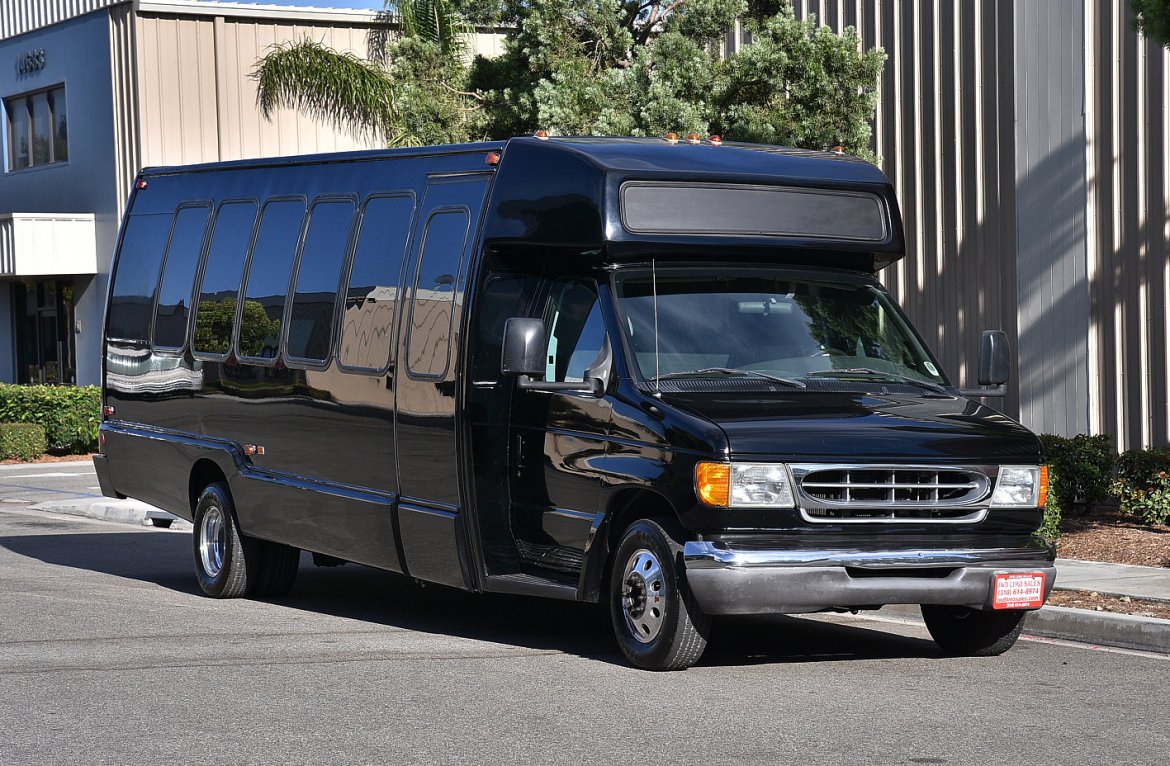 Limo Bus for sale: 2003 Ford E-450 by Krystal Koach