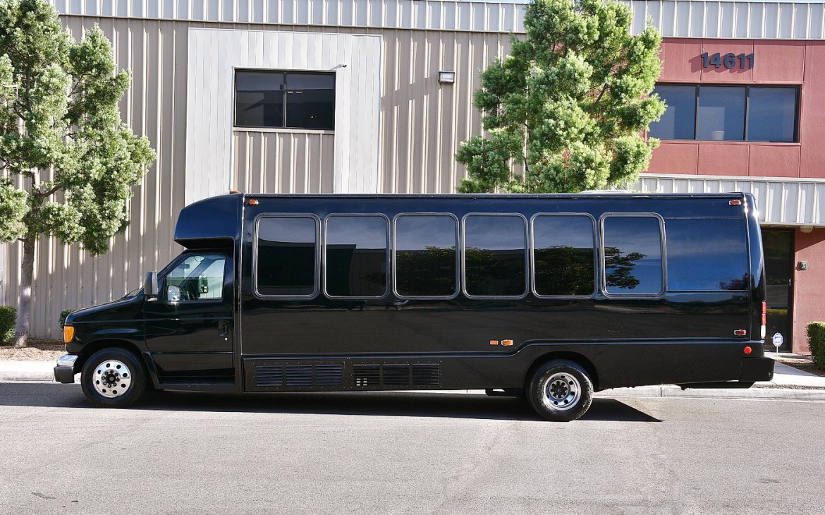 Photo of Limo Bus for sale: 2003 Ford E-450 by Krystal Koach