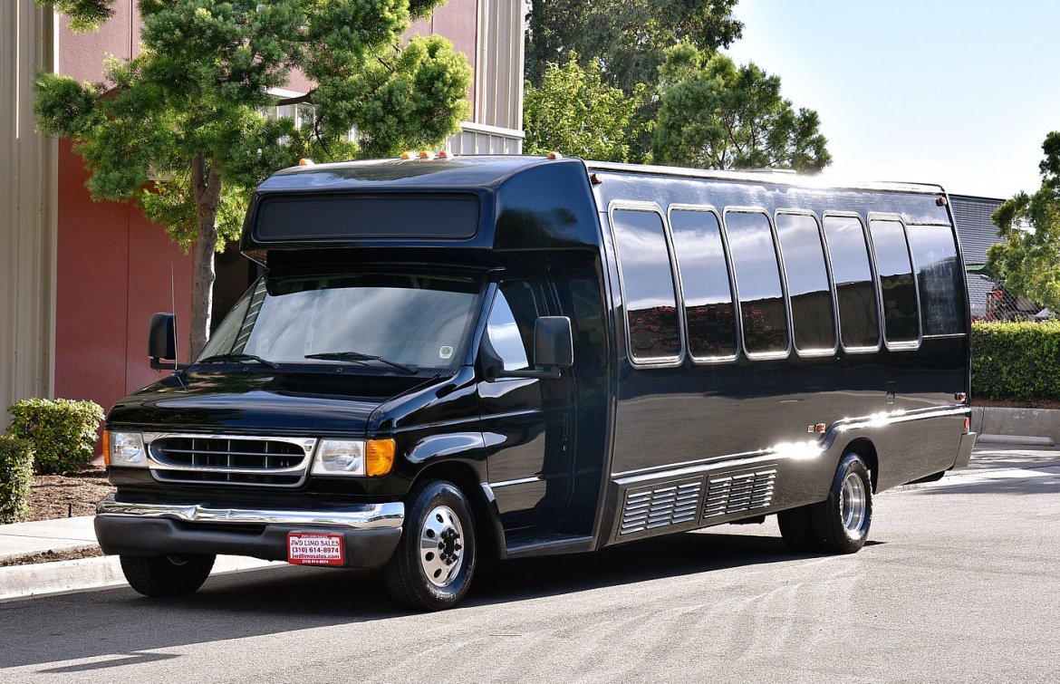 Photo of Limo Bus for sale: 2003 Ford E-450 by Krystal Koach