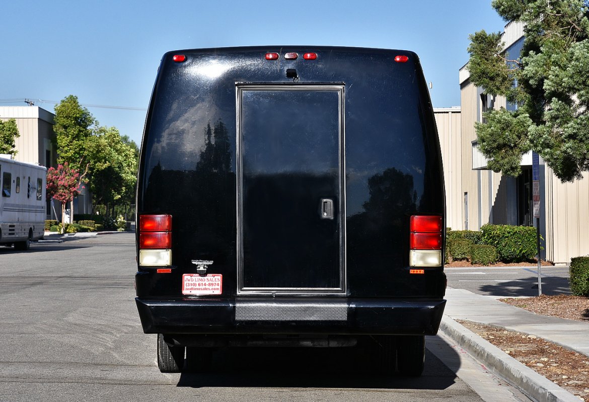 Photo of Limo Bus for sale: 2003 Ford E-450 by Krystal Koach