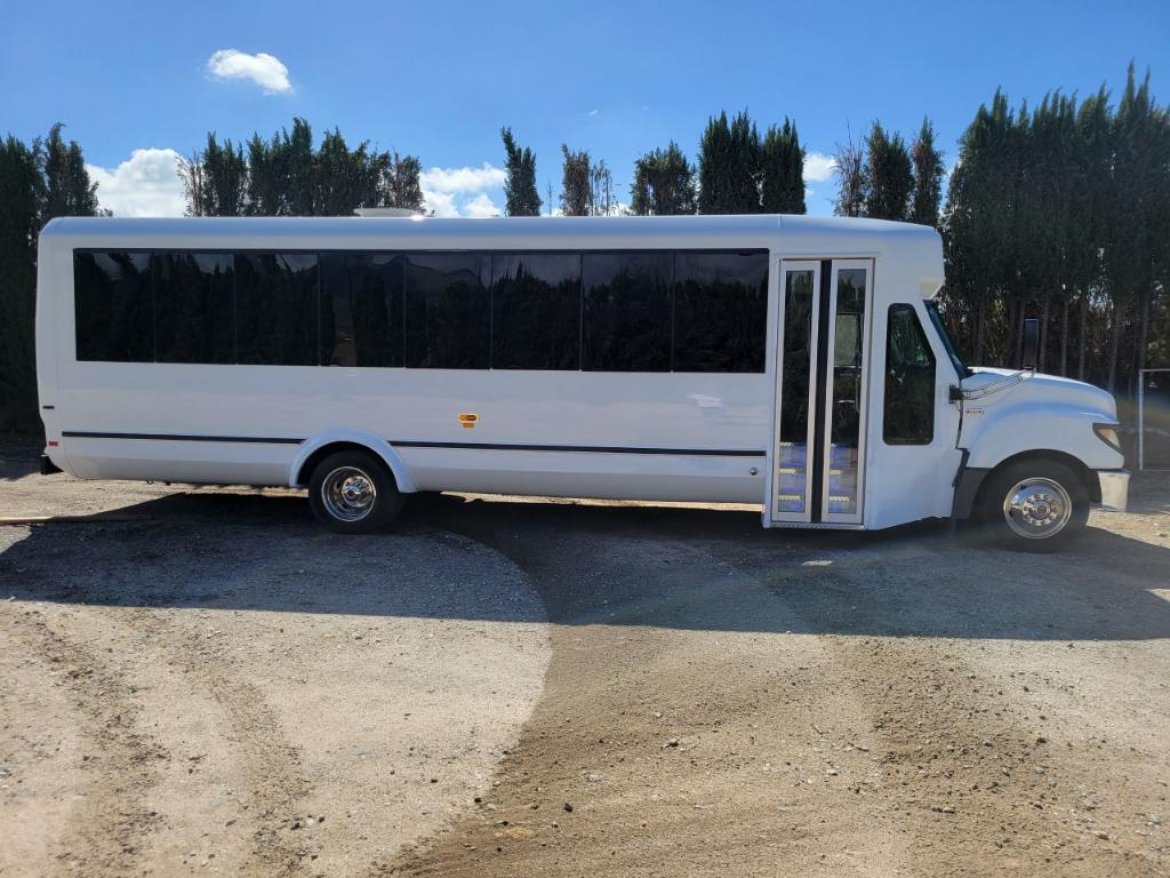 Limo Bus for Sale in Fontana, CA - Photo 19