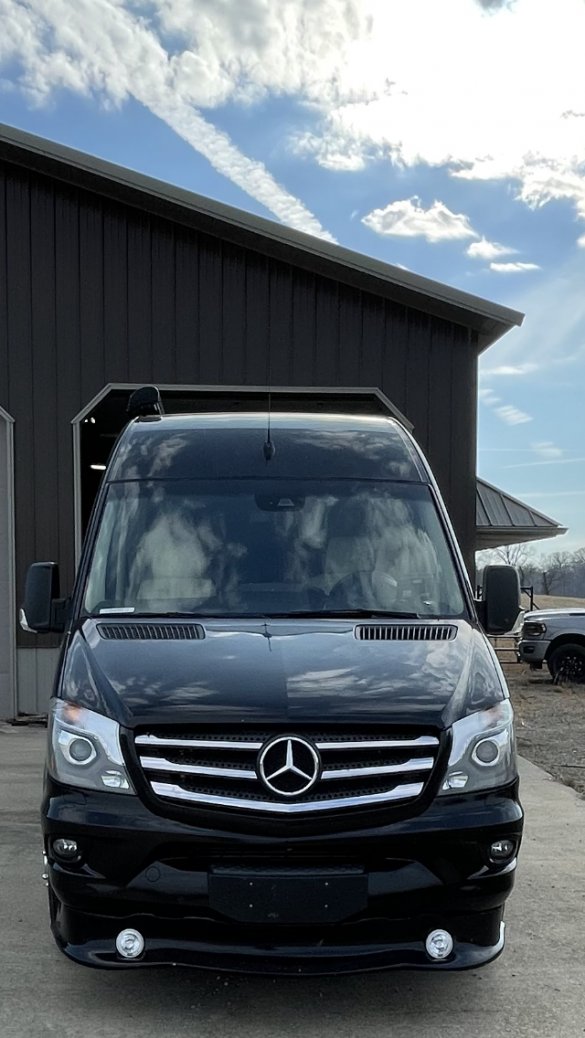2018 Mercedes-Benz Sprinter 3500 Weekender Sprinter for Sale in Anahiem, CA - Photo 2