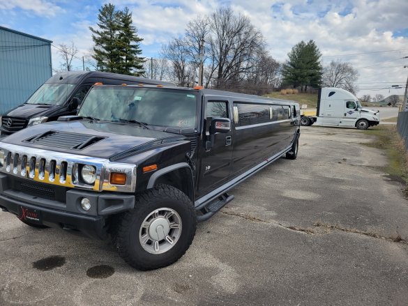 2006 Hummer Stretch SUV Stretch for Sale in Sellersburg, IN - Photo 2