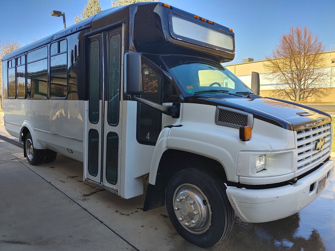 Limo Bus for sale: 2005 Chevrolet C4500 360&quot; by Imperial