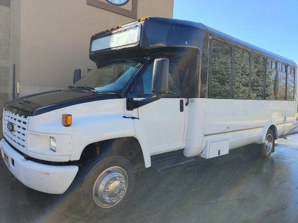2005 Chevrolet C4500 Limo Bus for Sale in Loveland, CO - Photo 2