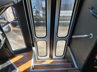 2005 Chevrolet C4500 Limo Bus for Sale in Loveland, Colorado, US - Photo 4