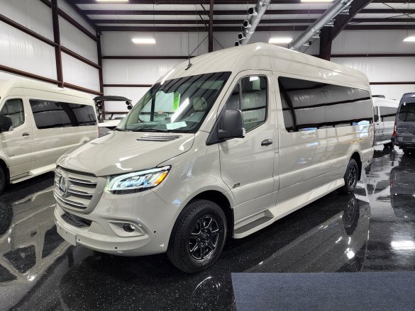 2022 Mercedes-Benz Sprinter 3500 170" Midwest Signature Series Sprinter for Sale in Houston, TX - Photo 3
