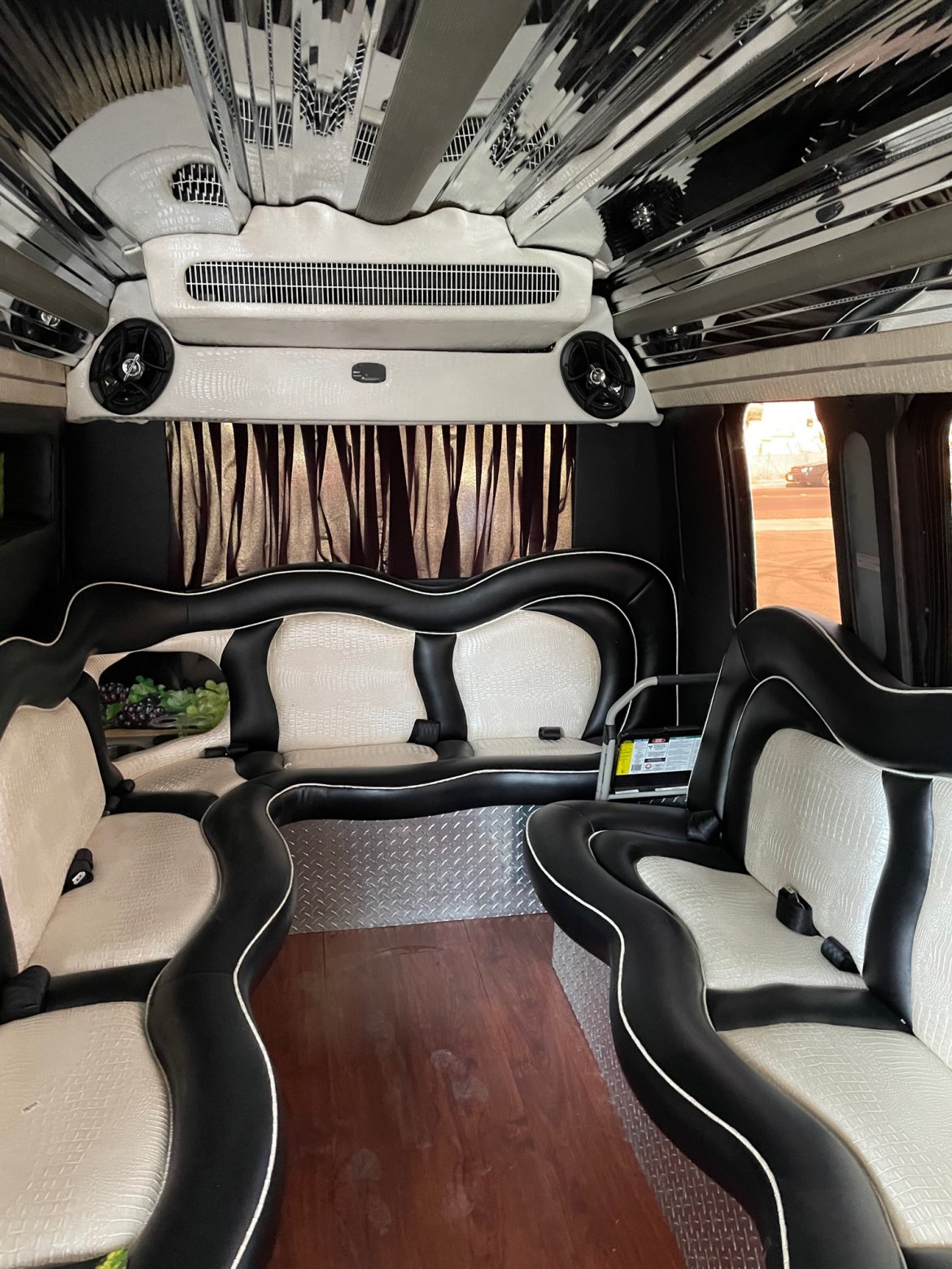 Limo Bus for sale: 2006 Ford F-350 Super Duty 23&quot;