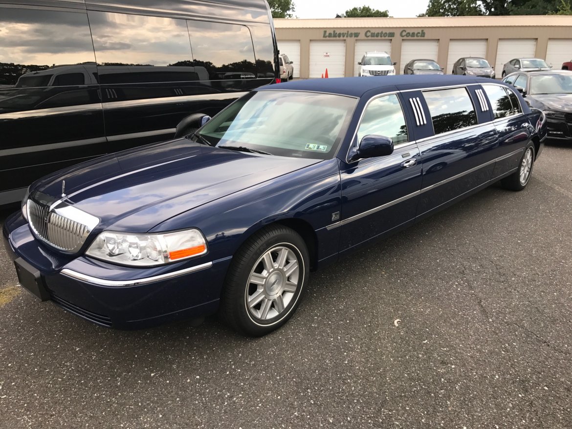 Photo of Limousine for sale: 2010 Lincoln Town-Car 76&quot; by LCW