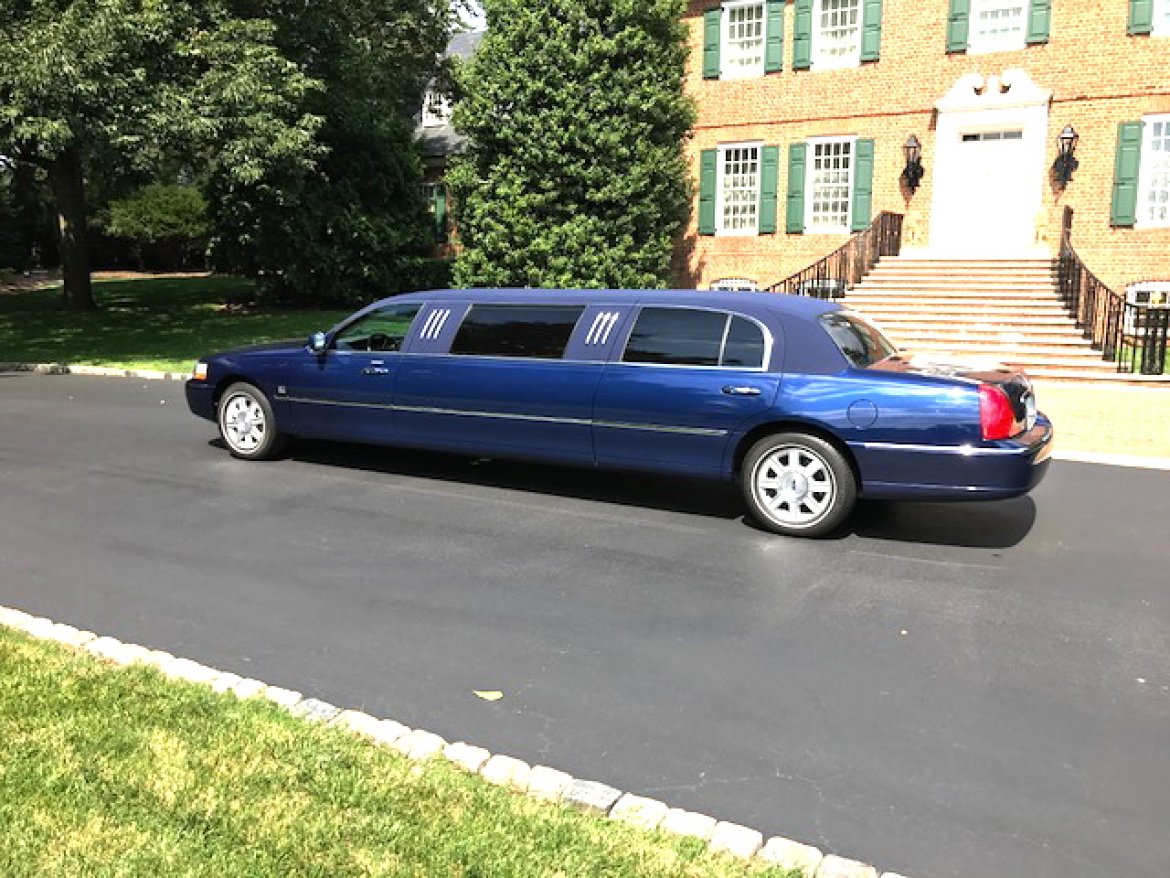 Photo of Limousine for sale: 2010 Lincoln Town-Car 76&quot; by LCW