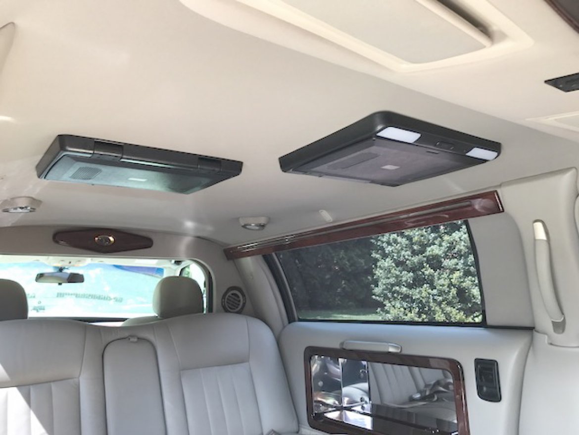 Photo of Limousine for sale: 2010 Lincoln Town-Car 76&quot; by LCW