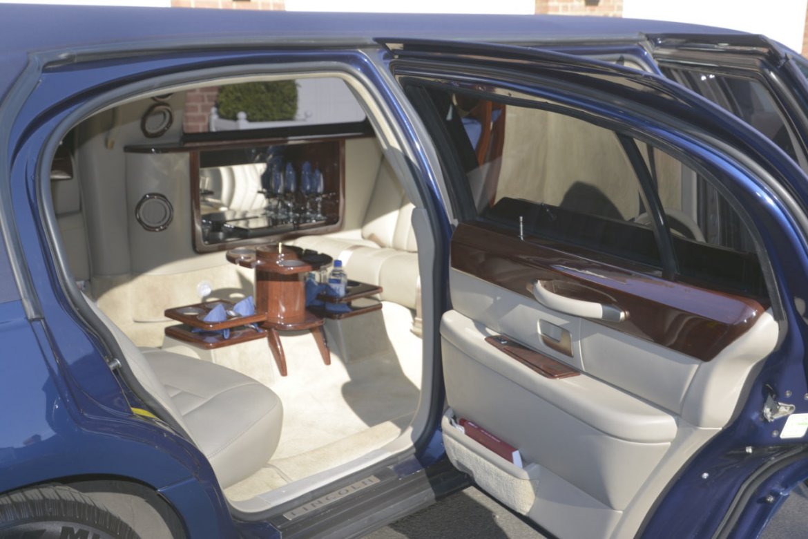 Photo of Limousine for sale: 2010 Lincoln Town-Car 76&quot; by LCW