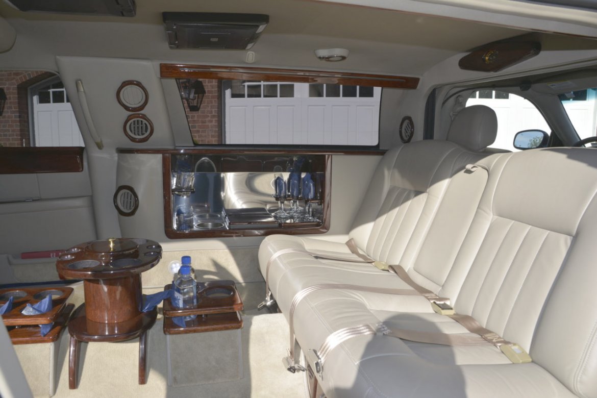 Photo of Limousine for sale: 2010 Lincoln Town-Car 76&quot; by LCW