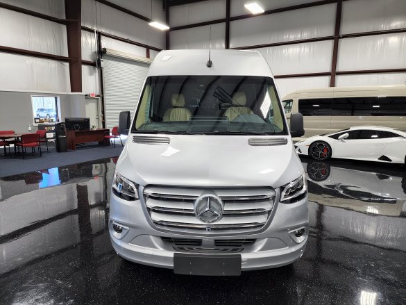 2022 Mercedes-Benz Sprinter 2500 144" Luxe Cruiser Sprinter for Sale in Houston, TX - Photo 2