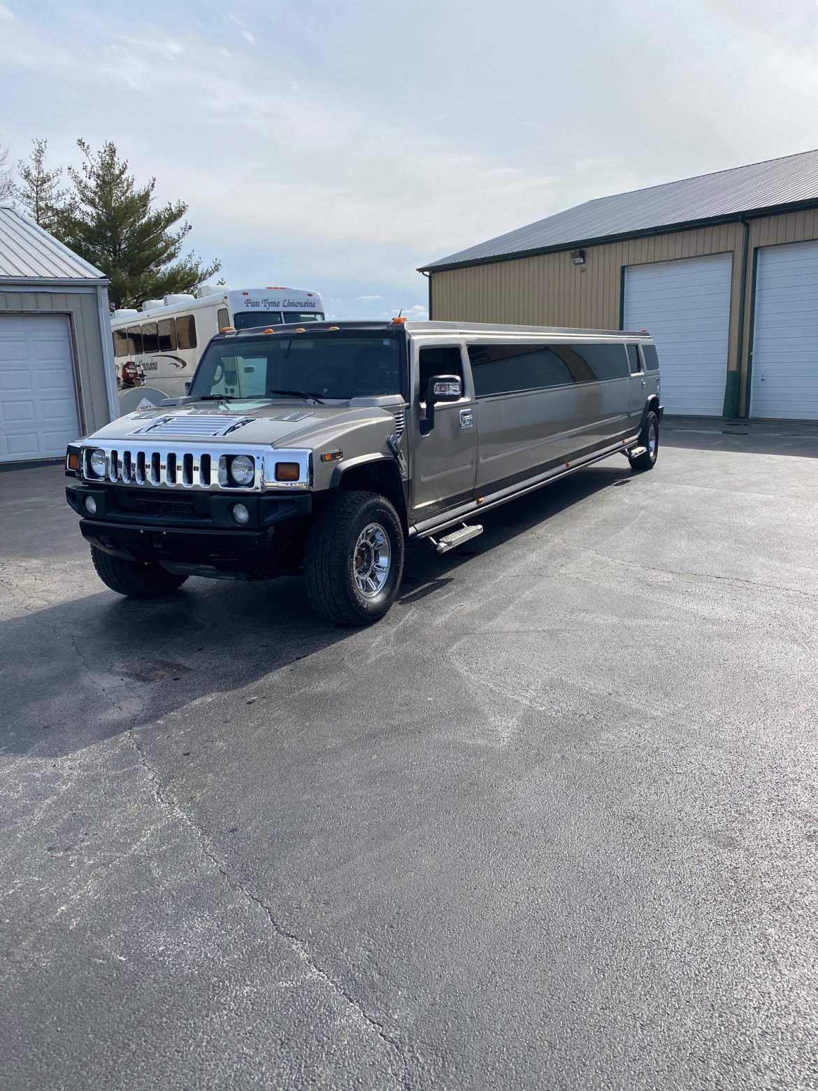 SUV Stretch for Sale in Maryville, IL - Photo 4